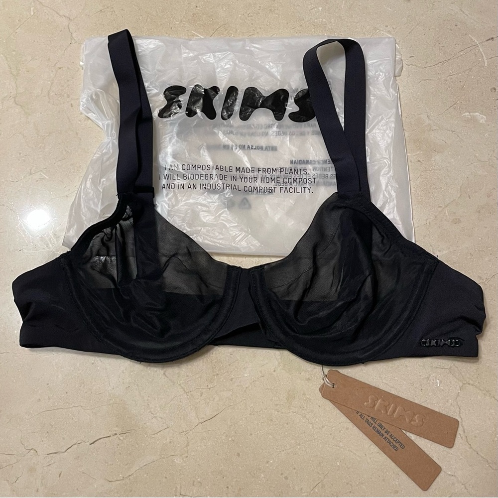 SKIMS NO SHOW MOLDED UNLINED DEMI BRA - ONYX